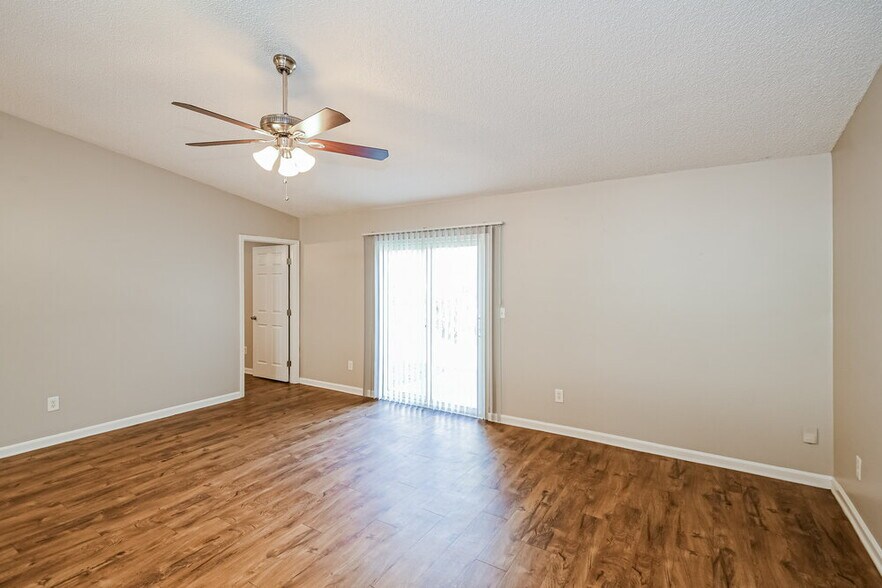 Building Photo - 1603 Twin Oak Ln