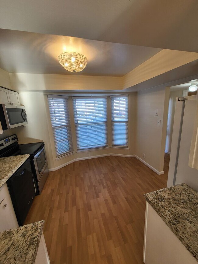 Building Photo - WINDSOR OAKS WEST