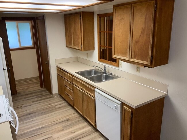 Building Photo - 2 Bedroom Duplex in Cal Young Neighborhood