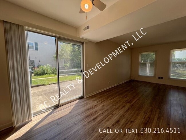 Building Photo - 1800 Jamestown Cir