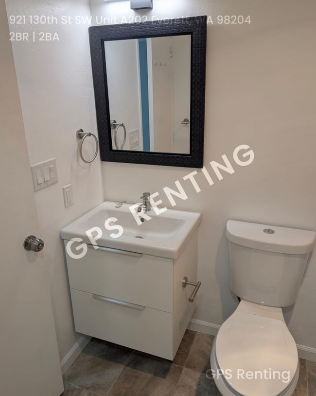 Building Photo - Renovated Bright and Open 2/2 Townhouse!!!