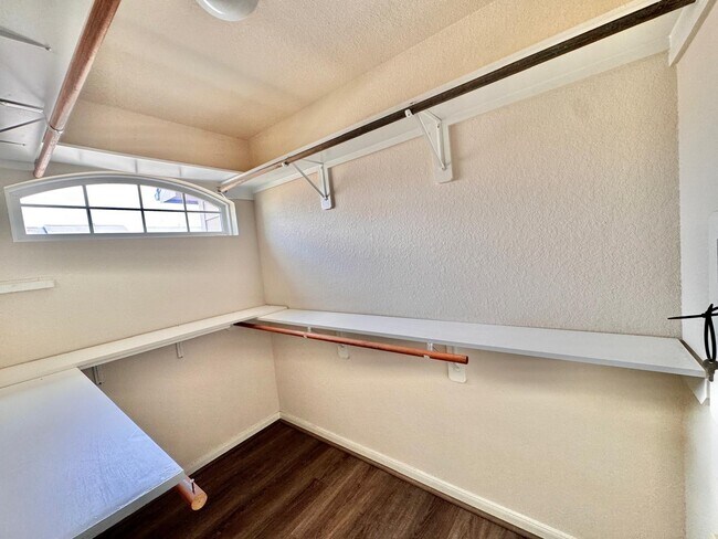 Building Photo - 3947 Calgary Cir