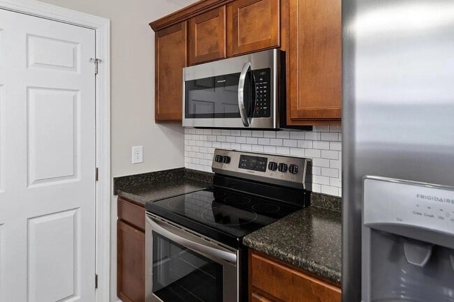 Building Photo - 3136 Brook Hill Dr