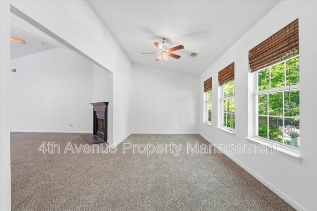 Building Photo - 407 Crested View Dr