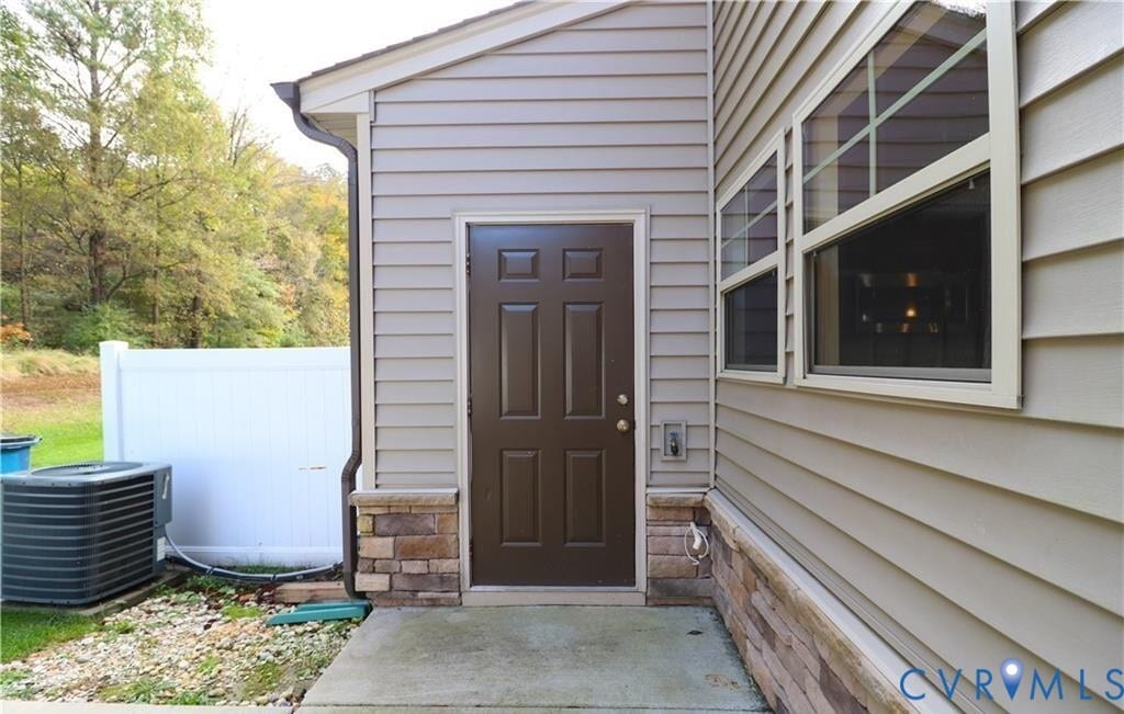 Building Photo - 2424 Marions Ln