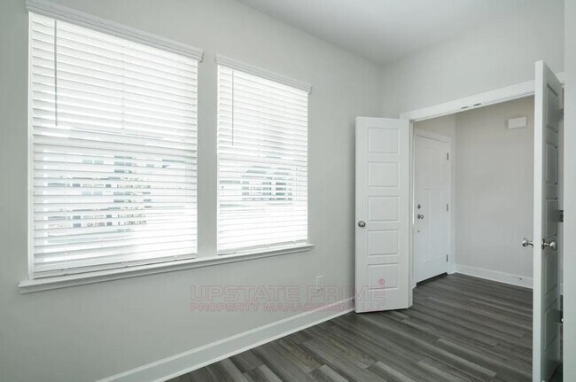 Building Photo - 8 Callen Oak Wy
