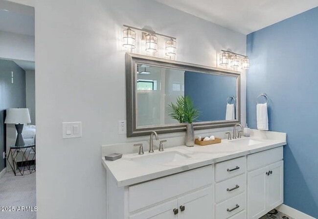 Building Photo - 1101 E Weldon Ave