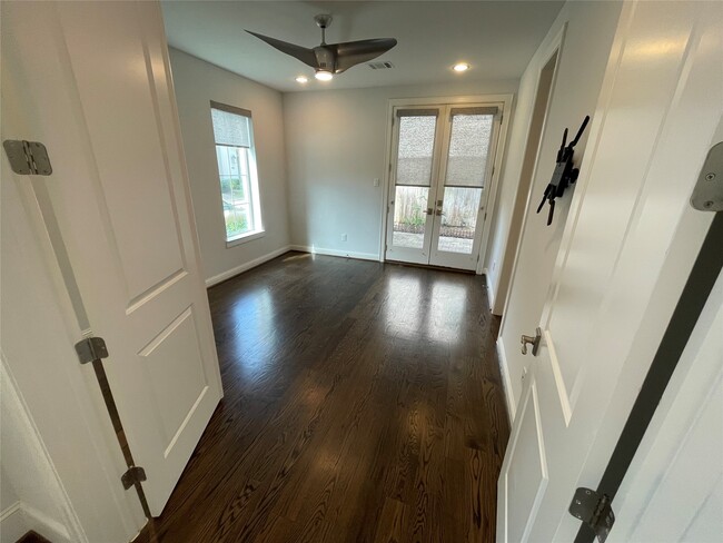 Building Photo - 15622 Broad St