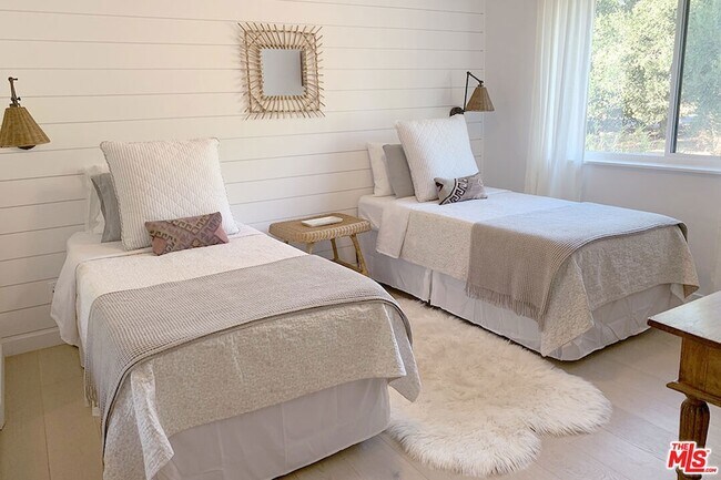 Building Photo - 1420 Cuyama Rd