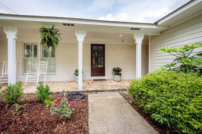 Building Photo - Coastal Living at Its Best – Fully Furnish...