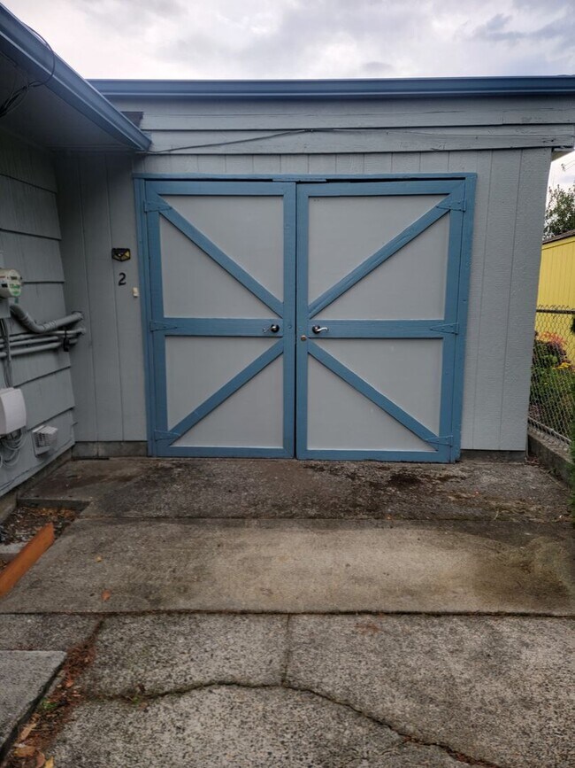 Building Photo - 10617 Westwood Dr SW