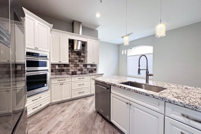 Building Photo - 3Bed/2.5 Ba House in Gated Community in No...