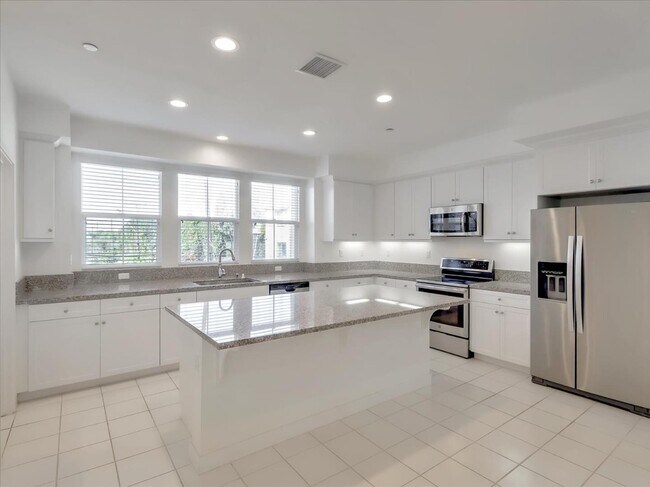 Building Photo - 1452 N Harbor Blvd