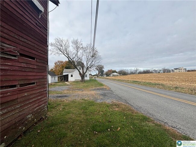 Building Photo - 654 Youngs Hill Rd