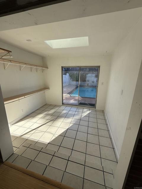 Building Photo - 8859 Kelburn Ave