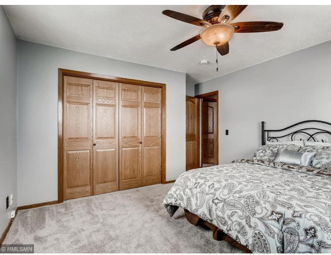 Building Photo - 136 7th Ave S