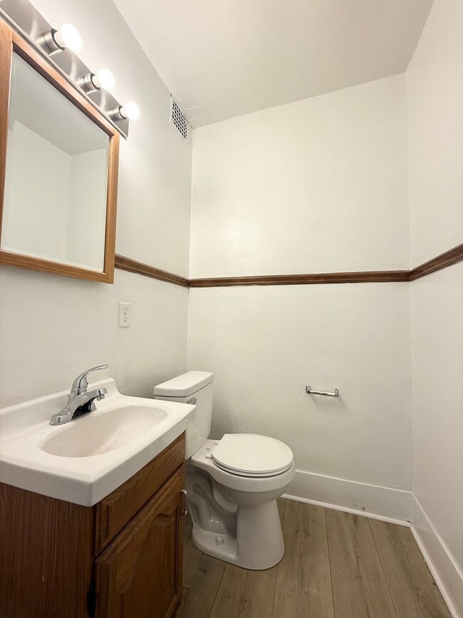 Building Photo - Charming Three Bedroom! Available Now!