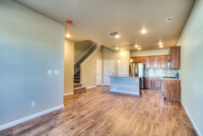 Building Photo - Newer Townhouse in Wolf Ranch, D#20