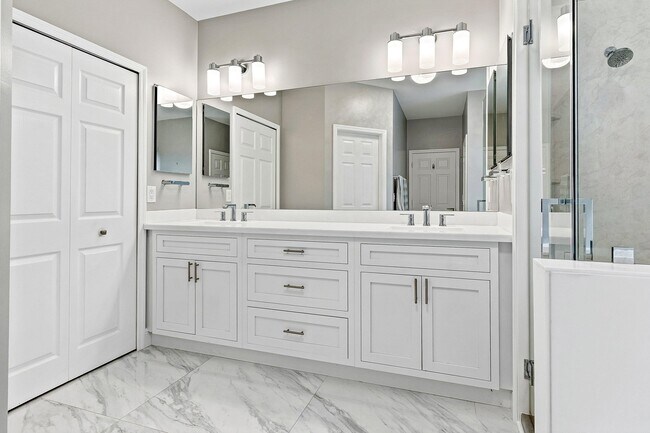 Building Photo - 12403 Cascades Pointe Dr