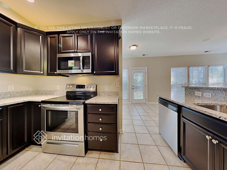 Building Photo - 17216 Chablis Ct