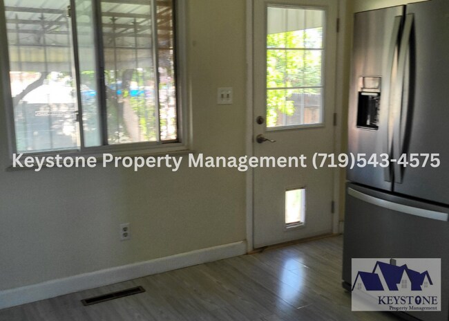 Building Photo - Sunset Park Rancher 3 Bedrooms/3 Bathrooms...