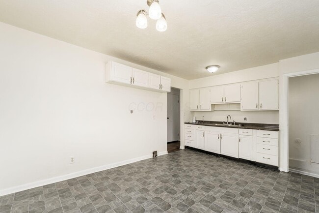 Building Photo - 1726 E Blake Ave