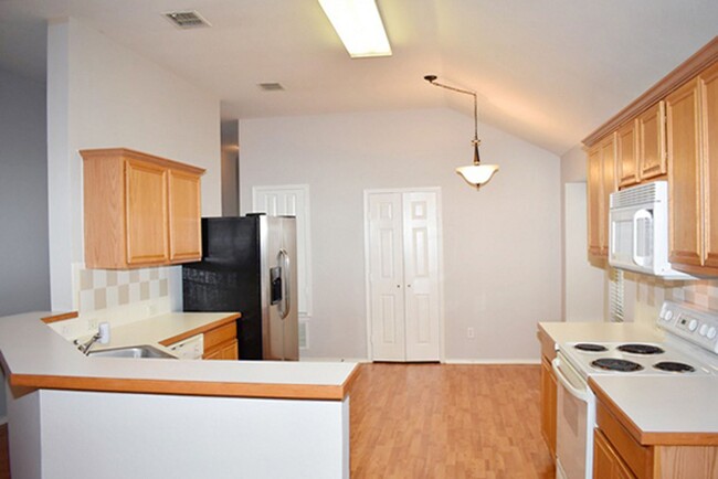 Building Photo - 11901 Gold Creek Dr E