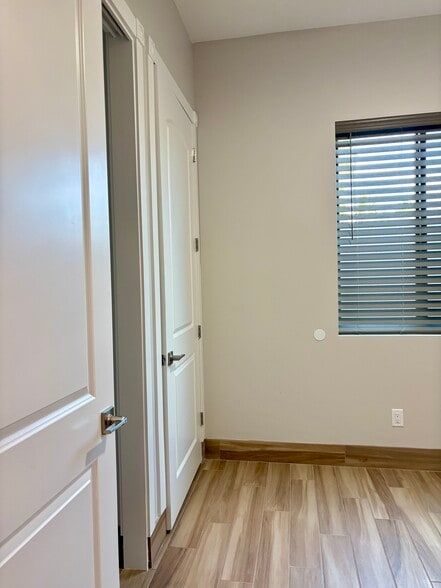 Building Photo - 537 S 96th St