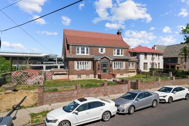 Building Photo - 105-05 Ditmars Blvd