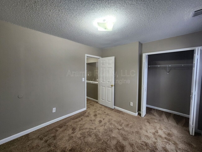 Building Photo - 5886 Ravensway Dr