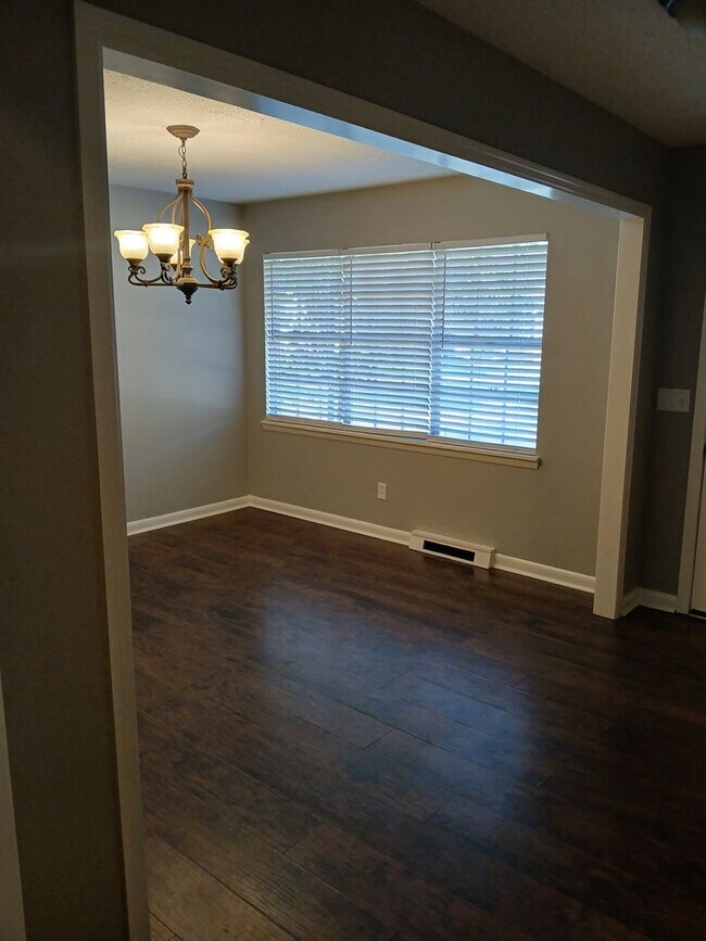 Building Photo - AVAILABLE NOW! MOVE IN READY! CONTACT US T...