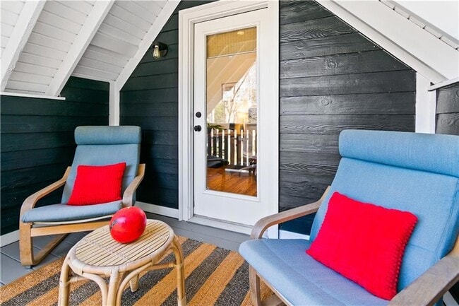 Building Photo - 565 Harold Ave NE