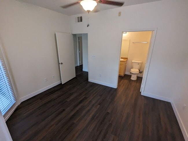 Building Photo - 8250 N Grand Canyon Dr