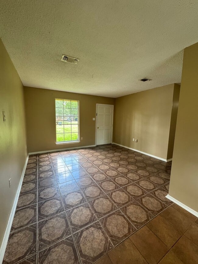 Building Photo - 3BD/1BA House on Cedarcrest Ave. in Baton ...