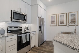 Building Photo - Receive 8 Weeks Free + $500 GC!