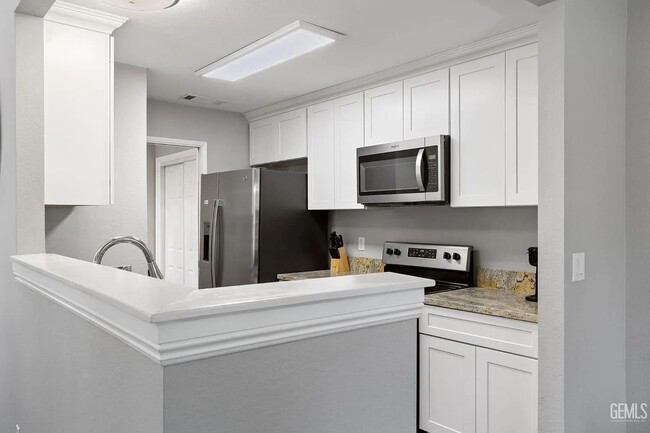 Building Photo - 8000 Kroll Way