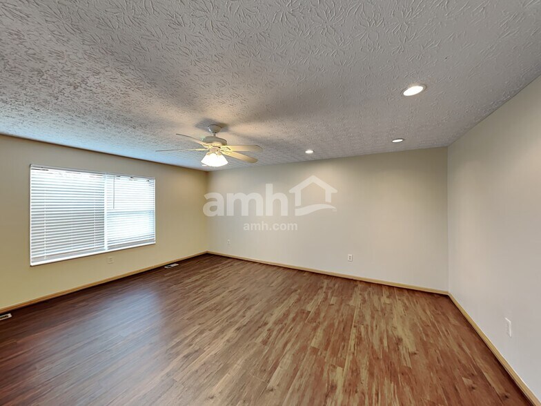 Building Photo - 472 Greenhill Dr