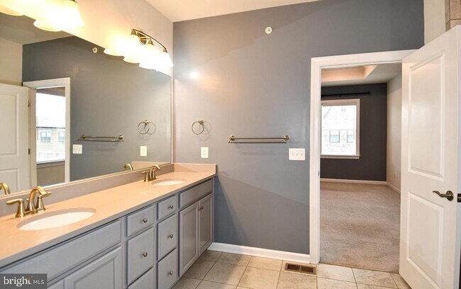 Building Photo - 20739 Heron Landing Dr