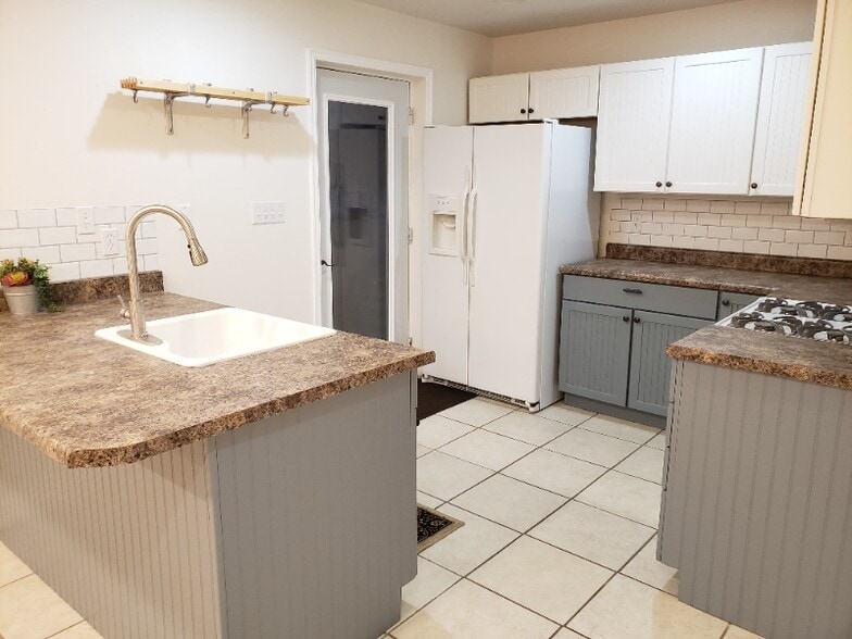 Building Photo - 571 W 4000 S
