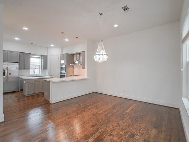 Building Photo - 2004 Rosedale St