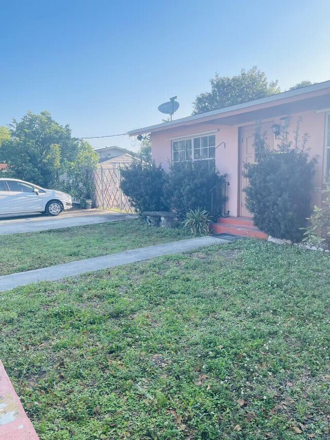 Building Photo - 5749 Buchanan St