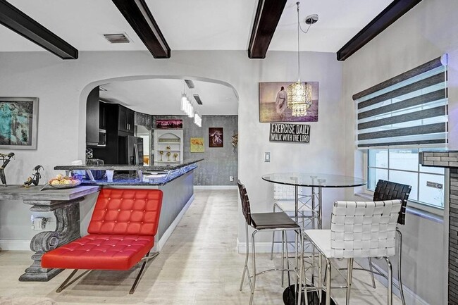 Building Photo - 2000 Jackson St