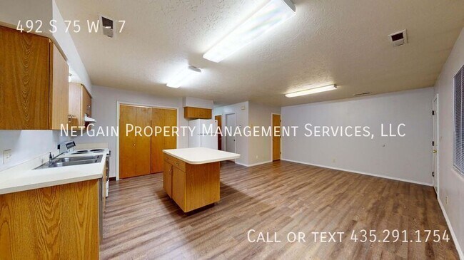 Building Photo - 492 S 75 W