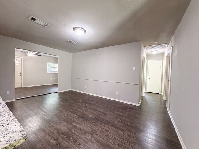 Building Photo - 330 E Coral Way