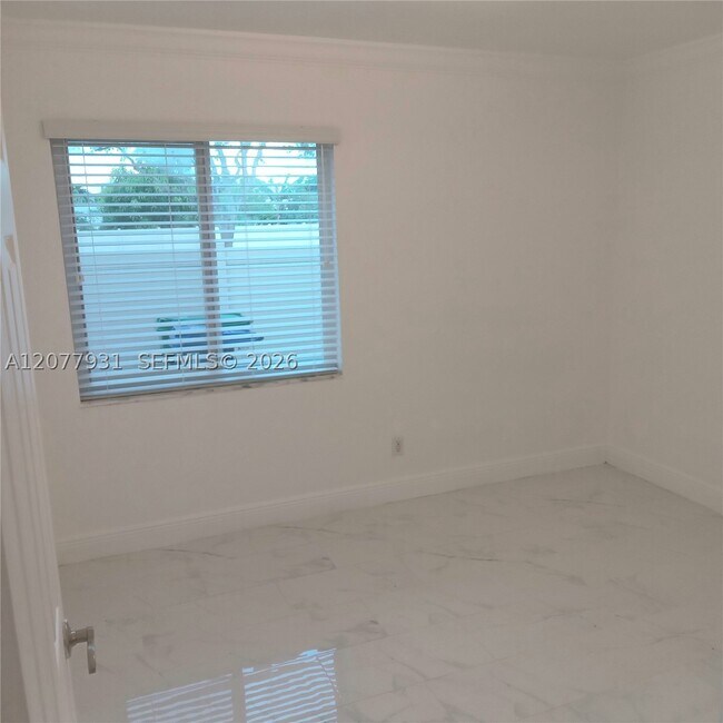 Building Photo - 2441 SW 85th Ave