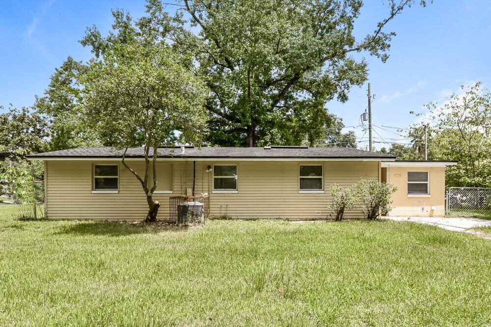 Building Photo - 5816 Sonora Dr W
