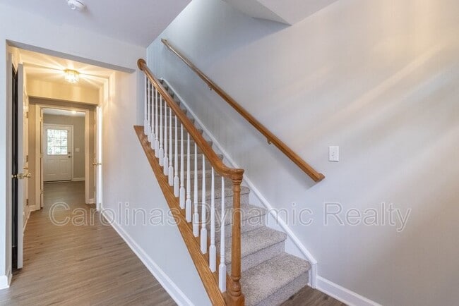 Building Photo - 9618 Blossom Hill Dr
