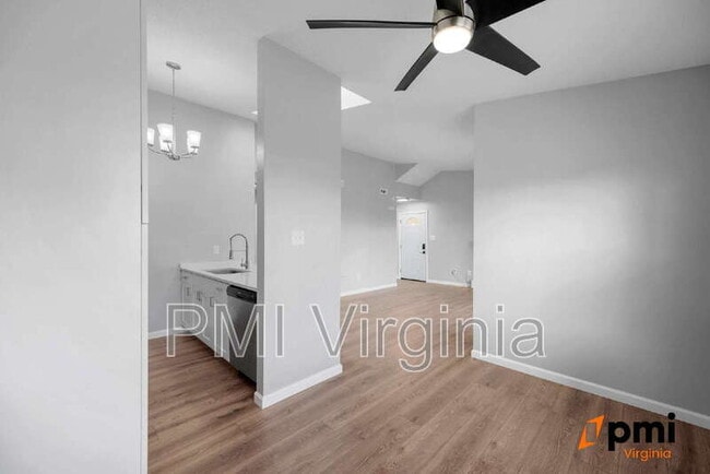 Building Photo - 631 Bluff Ct