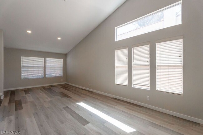 Building Photo - 1735 Navarre Ln