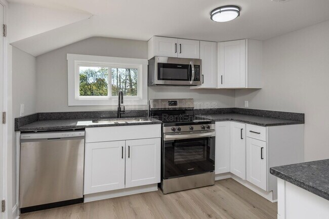 Building Photo - 1201 E 32nd St